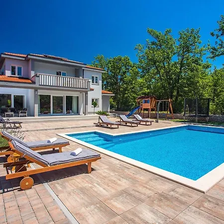 Andrea With 5 Bedrooms, 50 Sqm Private Pool, A Fun Zone With Pro 9 Pool Table, Outdoor Playground Villa *
