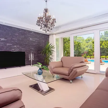 Andrea With 5 Bedrooms, 50 Sqm Private Pool, A Fun Zone With Pro 9 Pool Table, Outdoor Playground Villa *